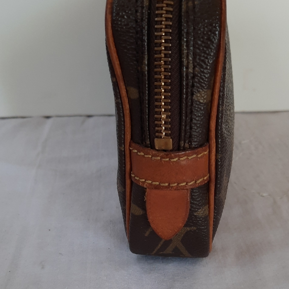 Louis Vuitton Brown Monogram Clutch - Picture 4 of 14